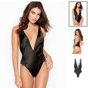 Victoria’s Secret Dragon Appliqué Plunge T…